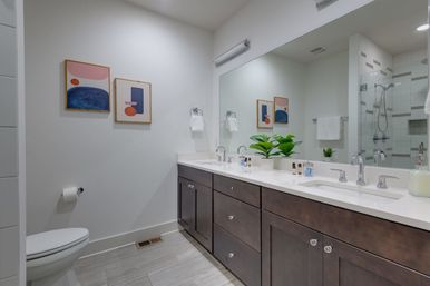 The Harper House: 3-Bedroom Retreat with Rooftop Oasis image 5