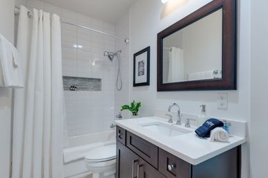 The Harper House: 3-Bedroom Retreat with Rooftop Oasis image 7