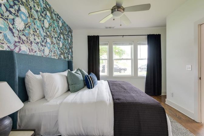 The Harper House: 3-Bedroom Retreat with Rooftop Oasis image 8