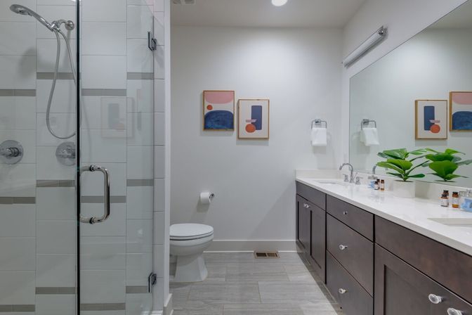 The Harper House: 3-Bedroom Retreat with Rooftop Oasis image 6