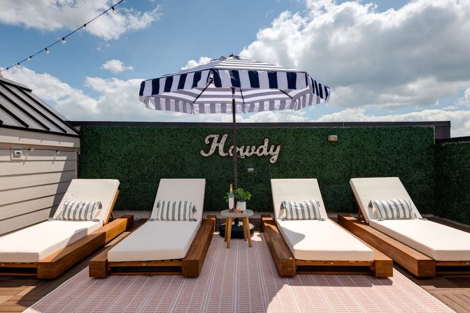 The Harper House: 3-Bedroom Retreat with Rooftop Oasis image 1