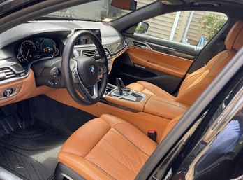 Professional Chauffeur: Ride in Luxury & Comfort image 1