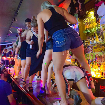 Batch Bar Crawl: VIP Downtown Party Boulevard with Shots, Nightclubs & Honky-Tonks image 3