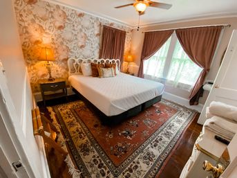 Park Place Inn & Cottages: Charming Boutique Hotel Near Historic Downtown Sanford image 2