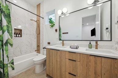 Ultimate Group Retreat: Duplex Duo Rentals with Pool, Mega Hot Tub & Golf (Sleeps 45) image 46