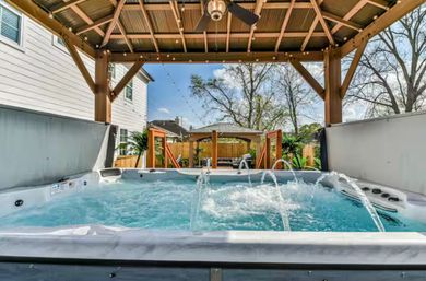 Ultimate Group Retreat: Duplex Duo Rentals with Pool, Mega Hot Tub & Golf (Sleeps 45) image 78