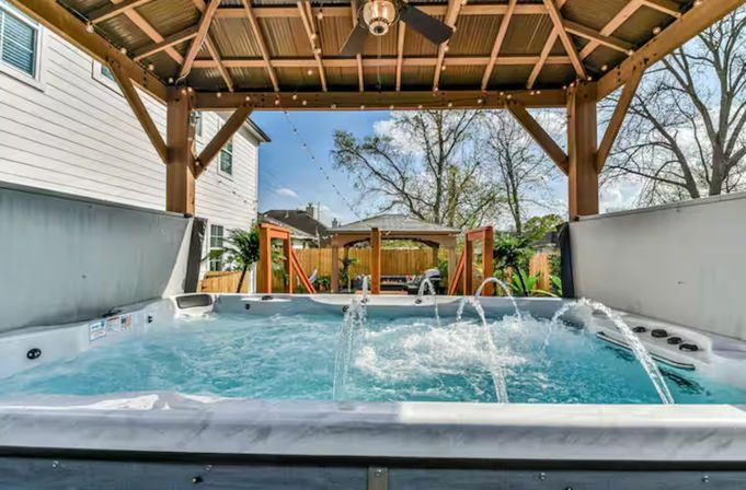 Ultimate Group Retreat: Duplex Duo Rentals with Pool, Mega Hot Tub & Golf (Sleeps 45) image 78