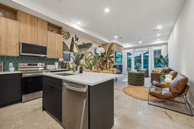 Ultimate Group Retreat: Duplex Duo Rentals with Pool, Mega Hot Tub & Golf (Sleeps 45) image 12