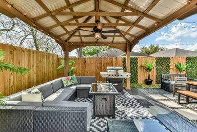 Ultimate Group Retreat: Duplex Duo Rentals with Pool, Mega Hot Tub & Golf (Sleeps 45) image 61