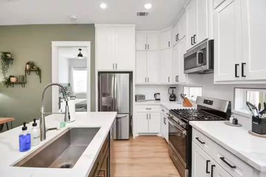 Ultimate Group Retreat: Duplex Duo Rentals with Pool, Mega Hot Tub & Golf (Sleeps 45) image 16