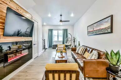 Ultimate Group Retreat: Duplex Duo Rentals with Pool, Mega Hot Tub & Golf (Sleeps 45) image 5