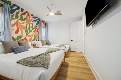 Ultimate Group Retreat: Duplex Duo Rentals with Pool, Mega Hot Tub & Golf (Sleeps 45) image 27