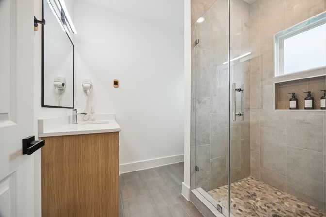 Ultimate Group Retreat: Duplex Duo Rentals with Pool, Mega Hot Tub & Golf (Sleeps 45) image 48