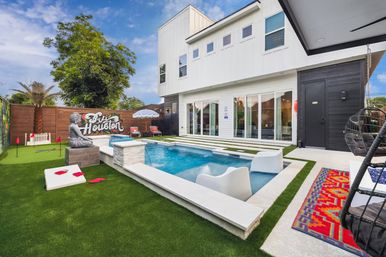 Ultimate Group Retreat: Duplex Duo Rentals with Pool, Mega Hot Tub & Golf (Sleeps 45) image 75