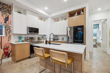 Ultimate Group Retreat: Duplex Duo Rentals with Pool, Mega Hot Tub & Golf (Sleeps 45) image 11