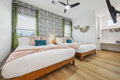 Ultimate Group Retreat: Duplex Duo Rentals with Pool, Mega Hot Tub & Golf (Sleeps 45) image 30