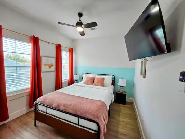 Ultimate Group Retreat: Duplex Duo Rentals with Pool, Mega Hot Tub & Golf (Sleeps 45) image 40