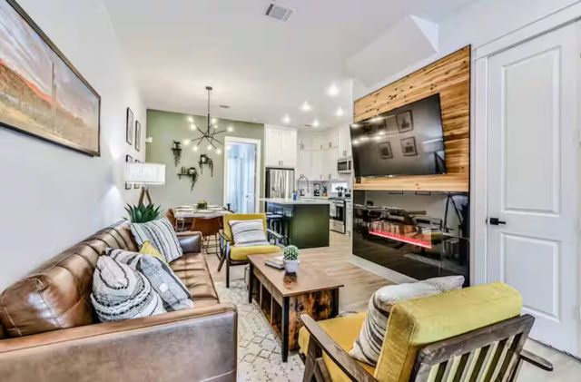 Ultimate Group Retreat: Duplex Duo Rentals with Pool, Mega Hot Tub & Golf (Sleeps 45) image 3