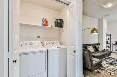 Ultimate Group Retreat: Duplex Duo Rentals with Pool, Mega Hot Tub & Golf (Sleeps 45) image 96