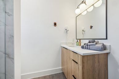 Ultimate Group Retreat: Duplex Duo Rentals with Pool, Mega Hot Tub & Golf (Sleeps 45) image 47