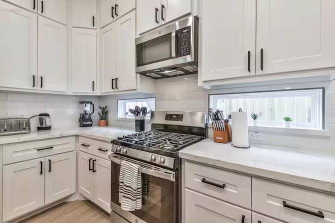 Ultimate Group Retreat: Duplex Duo Rentals with Pool, Mega Hot Tub & Golf (Sleeps 45) image 18