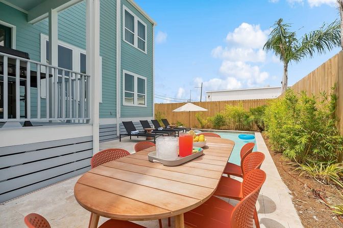 Tropical Escape with Heated Pool and Parking  image 18