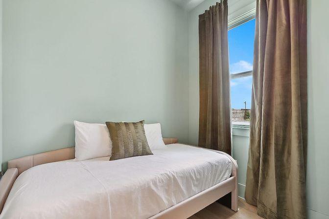 Tropical Escape with Heated Pool and Parking  image 6