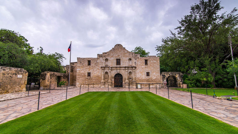 Best of San Antonio Tour from Austin: Includes River Boat Cruise + Return Transport  image 6