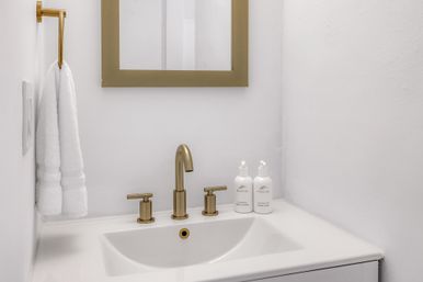 Emerald Key: Historic 8-BR West Palm Beach Estate with Heated Pool & Guest House for Large Groups image 82