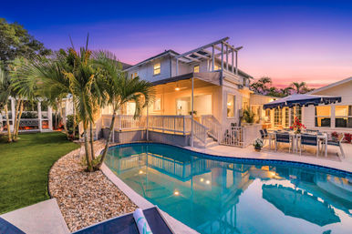 Emerald Key: Historic 8-BR West Palm Beach Estate with Heated Pool & Guest House for Large Groups image 22