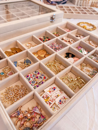 	Batch Exclusive: Charm Bar Experience + The Glam Ball Machine™   image 11