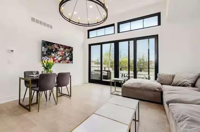 Jungle Sol: Stylish, Plant-filled, with Private Terrace image 7