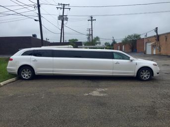 Stretch Limo for 8 with Complimentary Premium Bubbly image 5