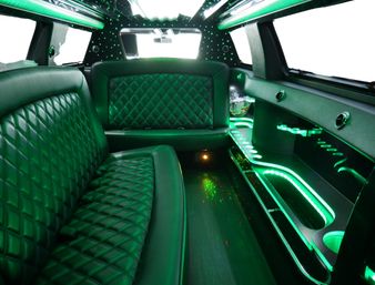 Stretch Limo for 8 with Complimentary Premium Bubbly image 3