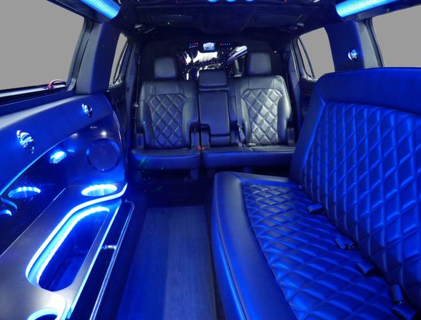 Stretch Limo for 8 with Complimentary Premium Bubbly image 6