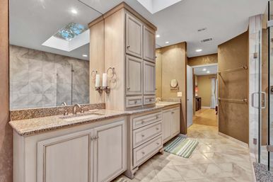 Marsh Oasis: Stunning 4BR Sea Pines Stay with Hot Tub image 12