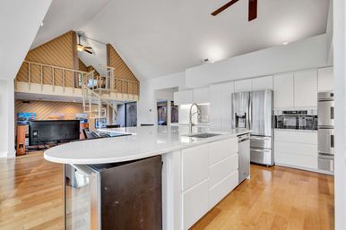 Marsh Oasis: Stunning 4BR Sea Pines Stay with Hot Tub image 28