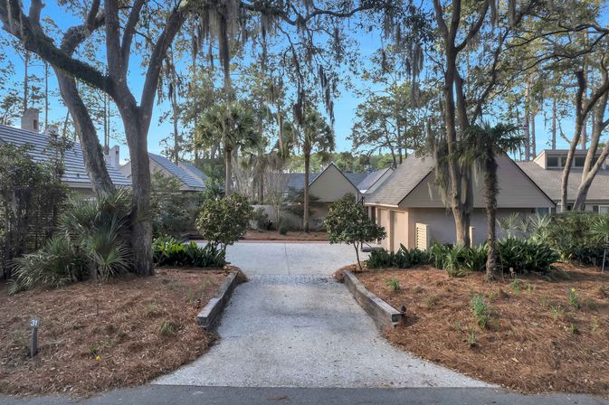 Marsh Oasis: Stunning 4BR Sea Pines Stay with Hot Tub image 32