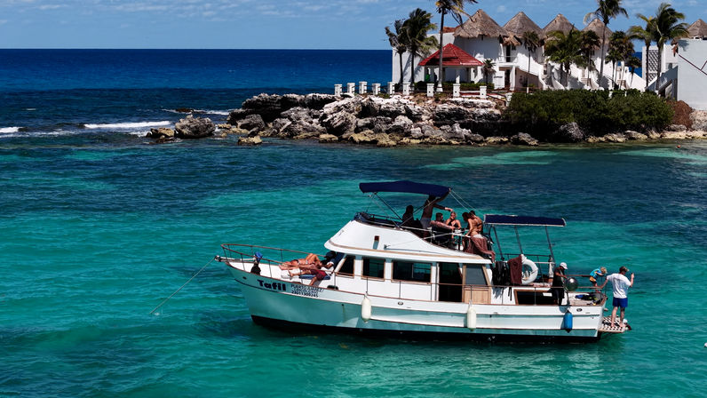 Private Boat Party: Cruise to the Pristine Bay of Isla Mujeres image 8