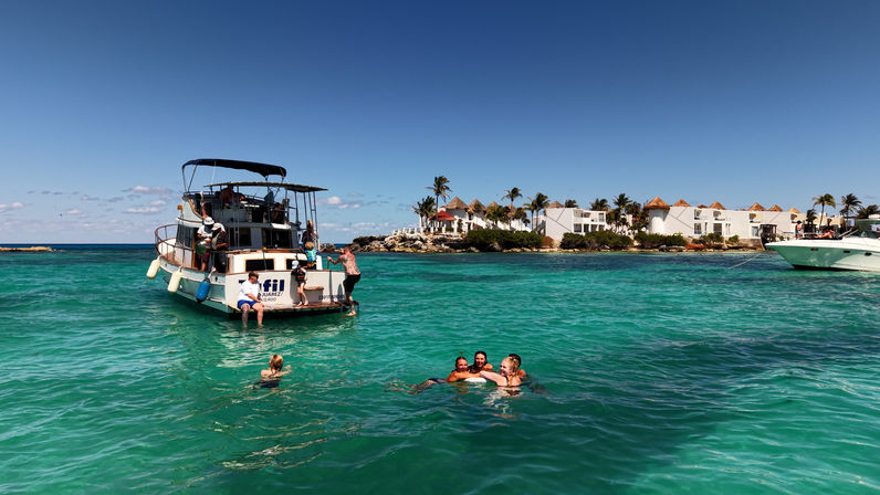 Private Boat Party: Cruise to the Pristine Bay of Isla Mujeres image 14