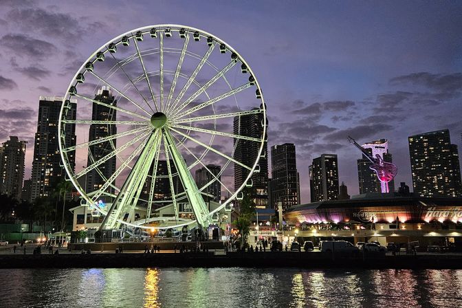 Millionaires, Mansions & Skyline: 75-Minute Cruise in Miami image 3
