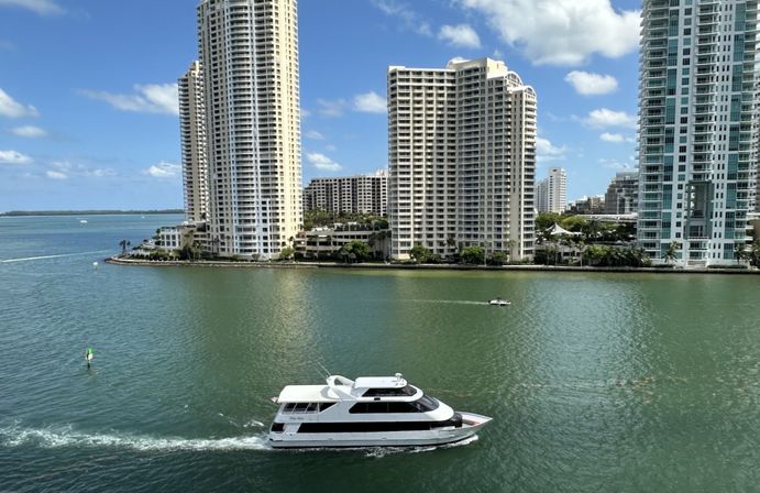 Millionaires, Mansions & Skyline: 75-Minute Cruise in Miami image 1