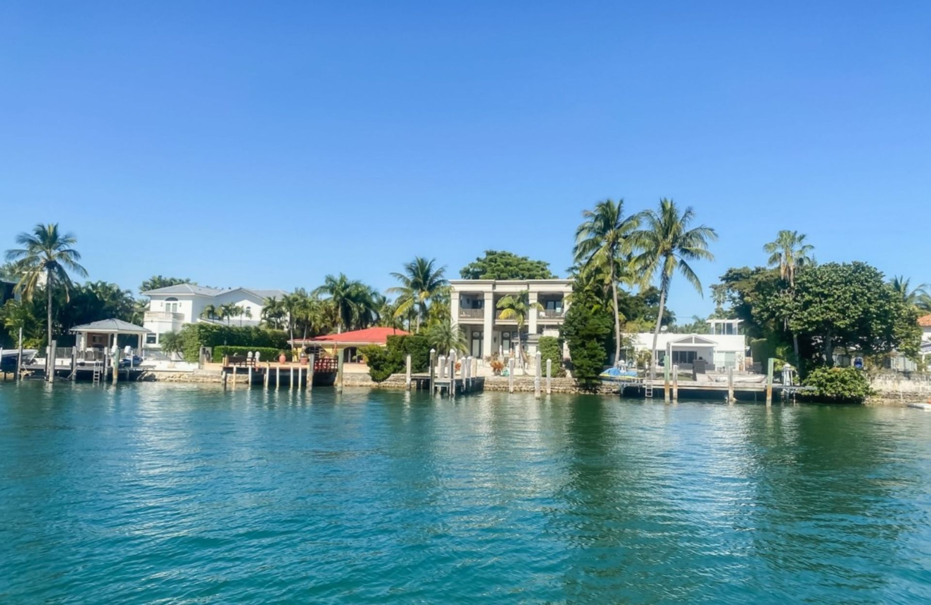 Millionaires, Mansions & Skyline: 75-Minute Cruise in Miami image 2