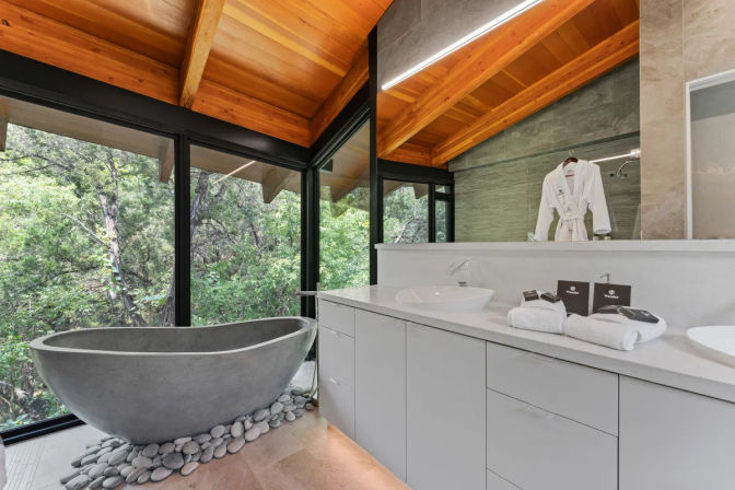 Wander Austin Falling Leaves: Luxury Glass-House Retreat with Courtyard Fire Pit & Outdoor Pool image 19