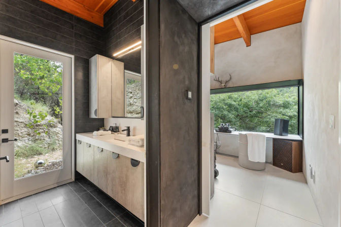 Wander Austin Falling Leaves: Luxury Glass-House Retreat with Courtyard Fire Pit & Outdoor Pool image 25