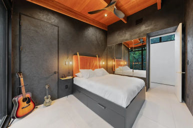 Wander Austin Falling Leaves: Luxury Glass-House Retreat with Courtyard Fire Pit & Outdoor Pool image 20