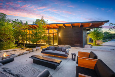 Wander Austin Falling Leaves: Luxury Glass-House Retreat with Courtyard Fire Pit & Outdoor Pool image 12
