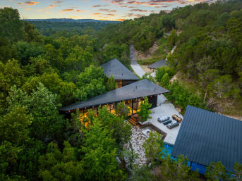 Wander Austin Falling Leaves: Luxury Glass-House Retreat with Courtyard Fire Pit & Outdoor Pool image 9