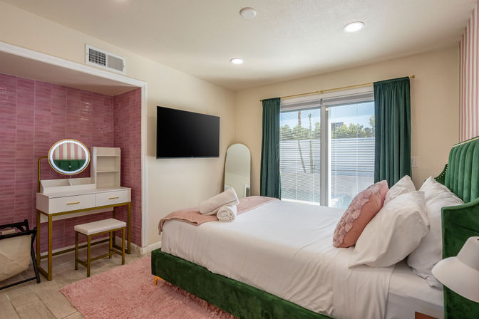 Luxury Villa with Pool, Jacuzzi, Bikes, Putting Green, Fire Pit & Frozen Margarita Machine image 14