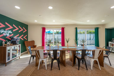 Luxury Villa with Pool, Jacuzzi, Bikes, Putting Green, Fire Pit & Frozen Margarita Machine image 3